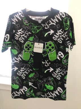 NWT Boys gaming graphic tee